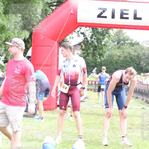 21.06.2026 - 29. Vierlanden-Triathlon Andreas Tolksdorf http://msf.ph/oto/9890033 21.06.2026 12:52:22 Ziel 917, 950, 917, 950 meine-sportfotos.de