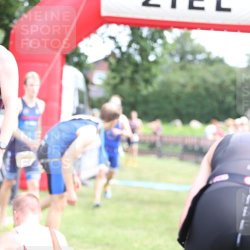 21.06.2026 - 29. Vierlanden-Triathlon Andreas Tolksdorf http://msf.ph/oto/9890038 21.06.2026 12:52:35 Ziel 51, 951, 956, 977, 51, 951, 956, 977 meine-sportfotos.de