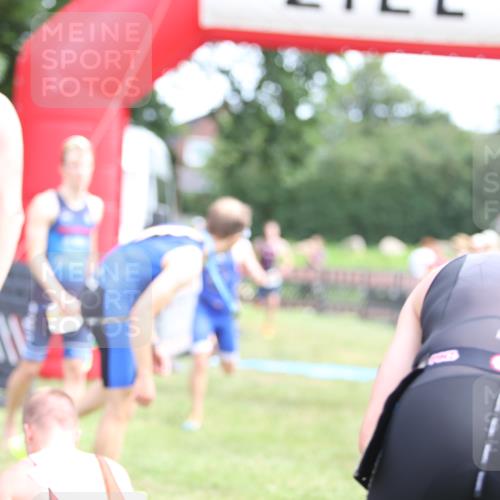 21.06.2026 - 29. Vierlanden-Triathlon Andreas Tolksdorf http://msf.ph/oto/9890039 21.06.2026 12:52:35 Ziel 51, 951, 956, 977, 51, 951, 956, 977 meine-sportfotos.de