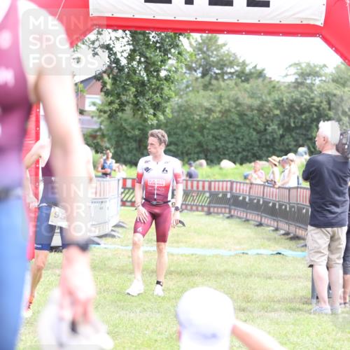 21.06.2026 - 29. Vierlanden-Triathlon Andreas Tolksdorf http://msf.ph/oto/9890042 21.06.2026 12:52:46 Ziel 56, 977, 56, 977 meine-sportfotos.de
