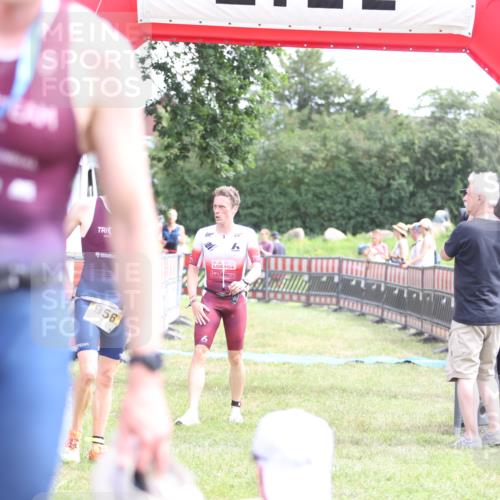 21.06.2026 - 29. Vierlanden-Triathlon Andreas Tolksdorf http://msf.ph/oto/9890046 21.06.2026 12:52:46 Ziel 56, 977, 56, 977 meine-sportfotos.de