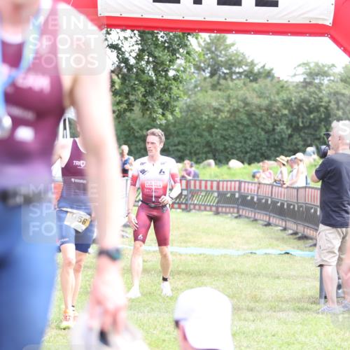 21.06.2026 - 29. Vierlanden-Triathlon Andreas Tolksdorf http://msf.ph/oto/9890048 21.06.2026 12:52:46 Ziel 56, 977, 56, 977 meine-sportfotos.de
