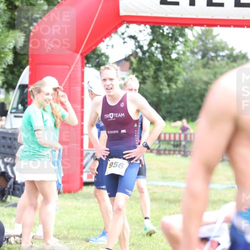 21.06.2026 - 29. Vierlanden-Triathlon Andreas Tolksdorf http://msf.ph/oto/9890051 21.06.2026 12:52:56 Ziel  meine-sportfotos.de