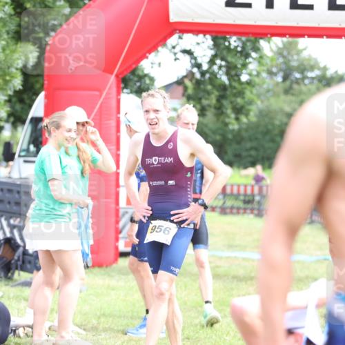 21.06.2026 - 29. Vierlanden-Triathlon Andreas Tolksdorf http://msf.ph/oto/9890052 21.06.2026 12:52:57 Ziel 944, 944 meine-sportfotos.de
