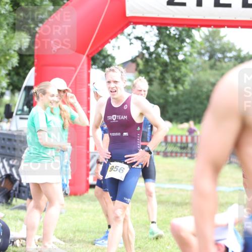 21.06.2026 - 29. Vierlanden-Triathlon Andreas Tolksdorf http://msf.ph/oto/9890053 21.06.2026 12:52:57 Ziel 944, 944 meine-sportfotos.de