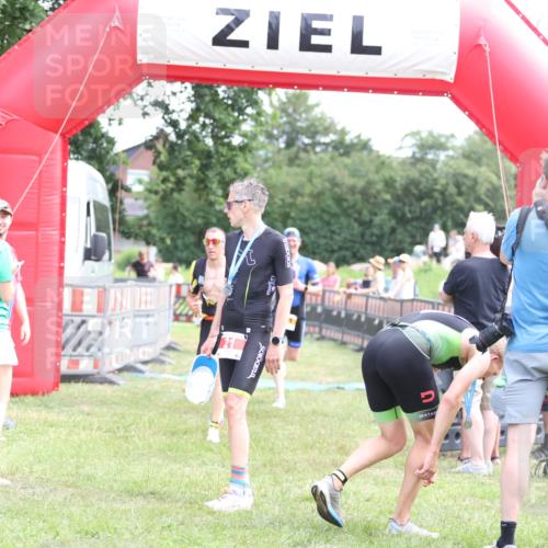 21.06.2026 - 29. Vierlanden-Triathlon Andreas Tolksdorf http://msf.ph/oto/9890077 21.06.2026 12:53:48 Ziel 911, 916, 937, 967, 972, 911, 916, 937, 967, 972 meine-sportfotos.de