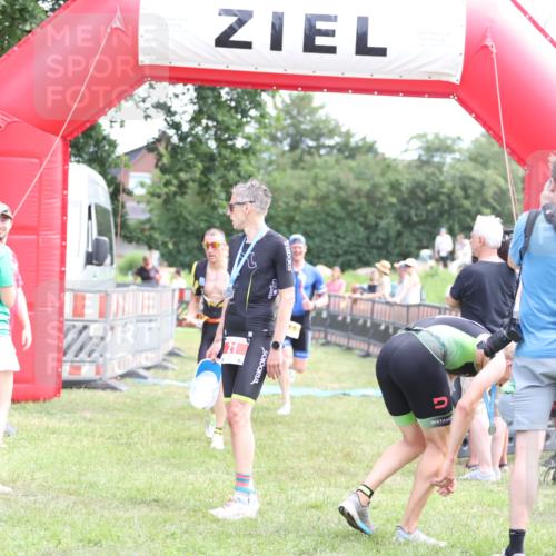 21.06.2026 - 29. Vierlanden-Triathlon Andreas Tolksdorf http://msf.ph/oto/9890078 21.06.2026 12:53:49 Ziel 911, 916, 937, 967, 972, 911, 916, 937, 967, 972 meine-sportfotos.de