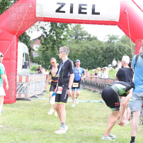 21.06.2026 - 29. Vierlanden-Triathlon Andreas Tolksdorf http://msf.ph/oto/9890080 21.06.2026 12:53:49 Ziel 911, 916, 937, 967, 972, 911, 916, 937, 967, 972 meine-sportfotos.de