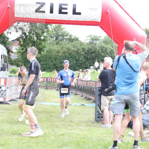 21.06.2026 - 29. Vierlanden-Triathlon Andreas Tolksdorf http://msf.ph/oto/9890081 21.06.2026 12:53:49 Ziel 911, 916, 937, 967, 972, 911, 916, 937, 967, 972 meine-sportfotos.de