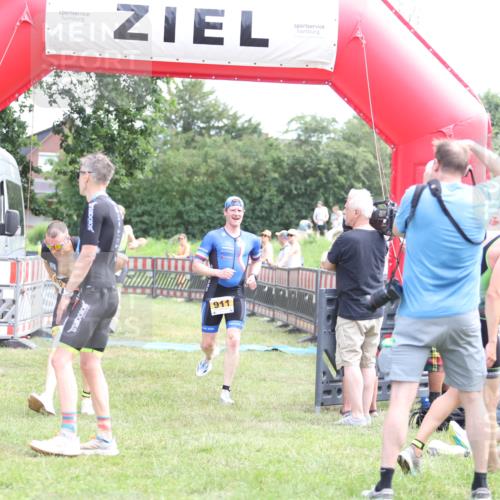 21.06.2026 - 29. Vierlanden-Triathlon Andreas Tolksdorf http://msf.ph/oto/9890085 21.06.2026 12:53:50 Ziel 911, 916, 937, 967, 972, 911, 916, 937, 967, 972 meine-sportfotos.de