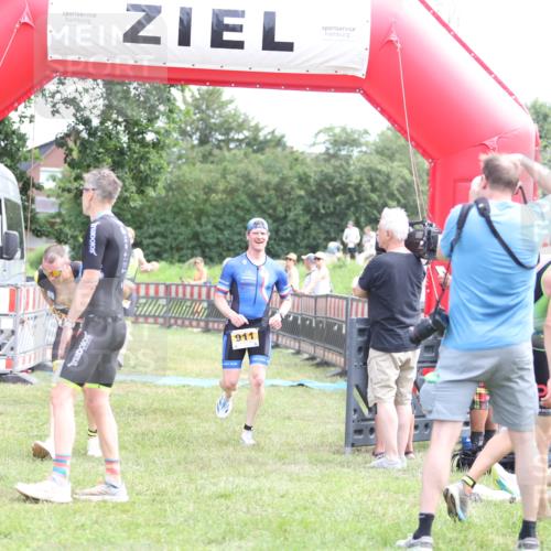 21.06.2026 - 29. Vierlanden-Triathlon Andreas Tolksdorf http://msf.ph/oto/9890086 21.06.2026 12:53:50 Ziel 911, 916, 937, 967, 972, 911, 916, 937, 967, 972 meine-sportfotos.de