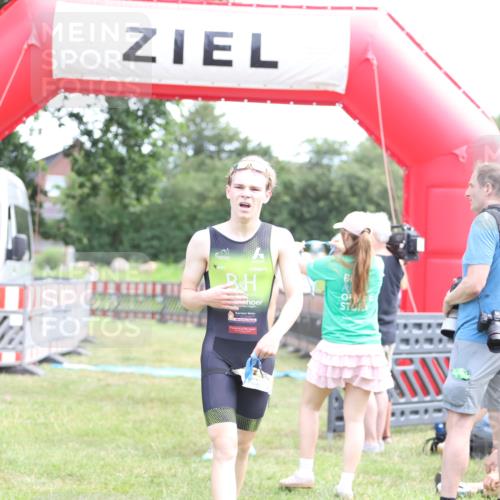 21.06.2026 - 29. Vierlanden-Triathlon Andreas Tolksdorf http://msf.ph/oto/9890087 21.06.2026 12:53:59 Ziel 967, 967 meine-sportfotos.de