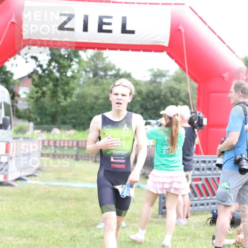 21.06.2026 - 29. Vierlanden-Triathlon Andreas Tolksdorf http://msf.ph/oto/9890088 21.06.2026 12:53:59 Ziel 967, 967 meine-sportfotos.de