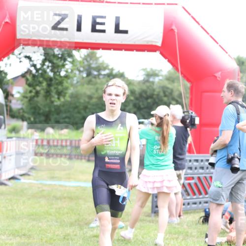 21.06.2026 - 29. Vierlanden-Triathlon Andreas Tolksdorf http://msf.ph/oto/9890089 21.06.2026 12:53:59 Ziel 967, 967 meine-sportfotos.de