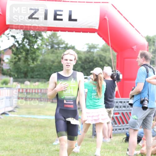 21.06.2026 - 29. Vierlanden-Triathlon Andreas Tolksdorf http://msf.ph/oto/9890090 21.06.2026 12:53:59 Ziel 967, 967 meine-sportfotos.de