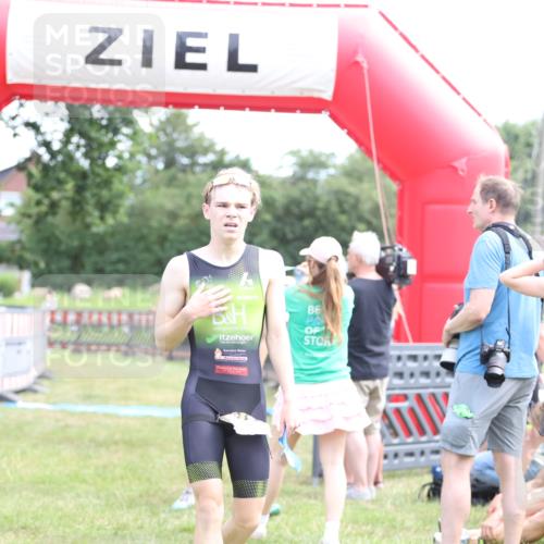 21.06.2026 - 29. Vierlanden-Triathlon Andreas Tolksdorf http://msf.ph/oto/9890091 21.06.2026 12:54:00 Ziel 967, 967 meine-sportfotos.de