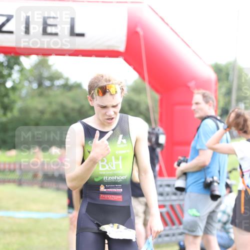 21.06.2026 - 29. Vierlanden-Triathlon Andreas Tolksdorf http://msf.ph/oto/9890096 21.06.2026 12:54:01 Ziel  meine-sportfotos.de