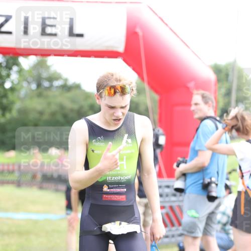21.06.2026 - 29. Vierlanden-Triathlon Andreas Tolksdorf http://msf.ph/oto/9890097 21.06.2026 12:54:01 Ziel  meine-sportfotos.de