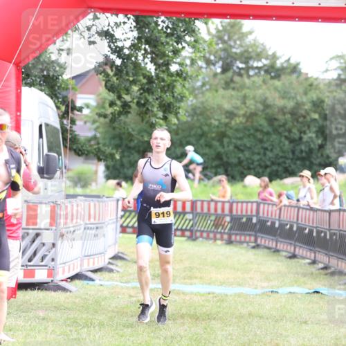 21.06.2026 - 29. Vierlanden-Triathlon Andreas Tolksdorf http://msf.ph/oto/9890117 21.06.2026 12:54:41 Ziel 919, 960, 919, 960 meine-sportfotos.de