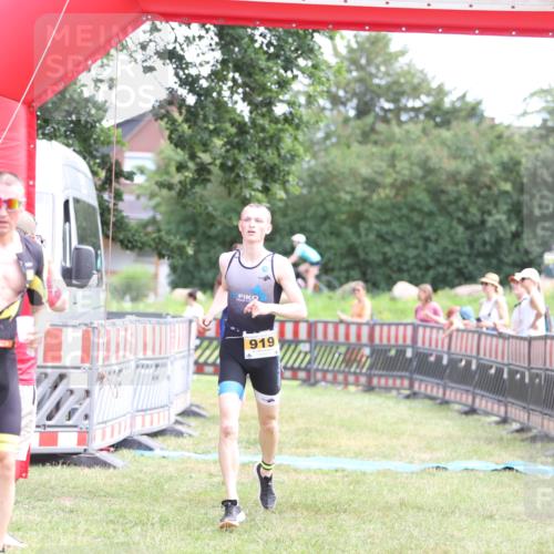 21.06.2026 - 29. Vierlanden-Triathlon Andreas Tolksdorf http://msf.ph/oto/9890118 21.06.2026 12:54:41 Ziel 919, 960, 919, 960 meine-sportfotos.de