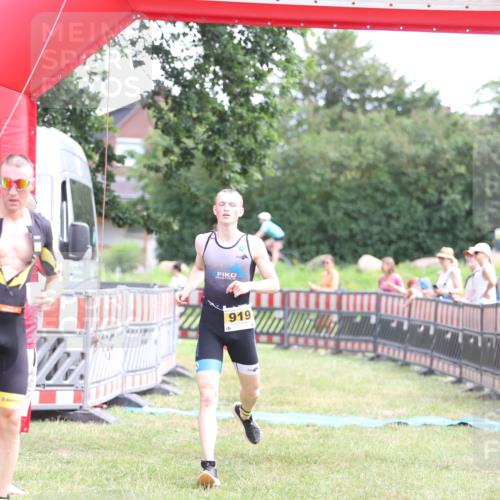 21.06.2026 - 29. Vierlanden-Triathlon Andreas Tolksdorf http://msf.ph/oto/9890119 21.06.2026 12:54:41 Ziel 919, 960, 919, 960 meine-sportfotos.de