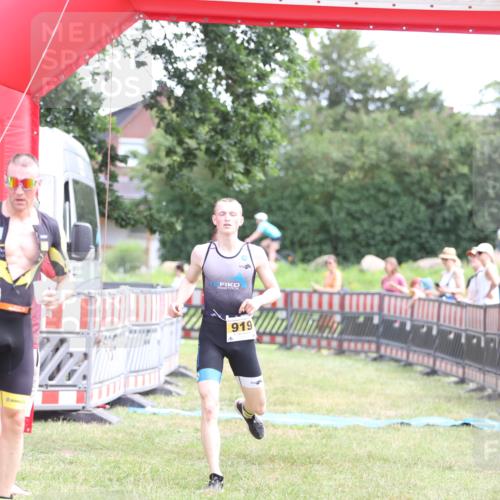 21.06.2026 - 29. Vierlanden-Triathlon Andreas Tolksdorf http://msf.ph/oto/9890120 21.06.2026 12:54:41 Ziel 919, 960, 919, 960 meine-sportfotos.de