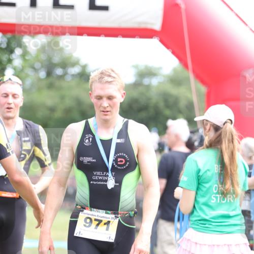 21.06.2026 - 29. Vierlanden-Triathlon Andreas Tolksdorf http://msf.ph/oto/9890124 21.06.2026 12:54:47 Ziel 908, 960, 908, 960 meine-sportfotos.de
