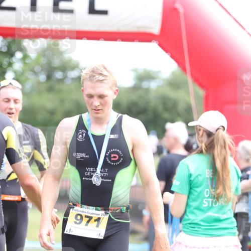 21.06.2026 - 29. Vierlanden-Triathlon Andreas Tolksdorf http://msf.ph/oto/9890126 21.06.2026 12:54:48 Ziel 908, 908 meine-sportfotos.de
