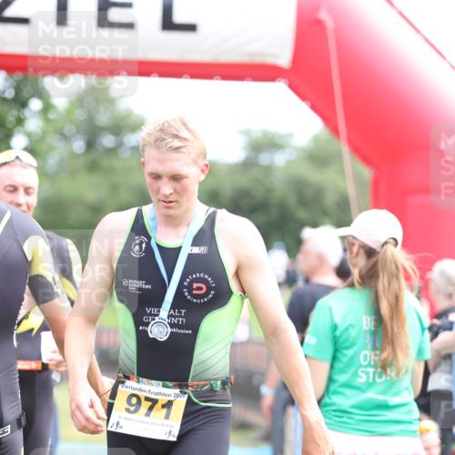 21.06.2026 - 29. Vierlanden-Triathlon Andreas Tolksdorf http://msf.ph/oto/9890127 21.06.2026 12:54:48 Ziel 908, 908 meine-sportfotos.de