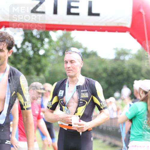21.06.2026 - 29. Vierlanden-Triathlon Andreas Tolksdorf http://msf.ph/oto/9890128 21.06.2026 12:54:54 Ziel 908, 908 meine-sportfotos.de