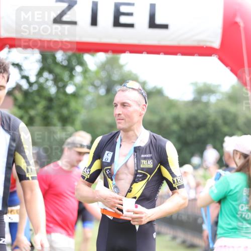 21.06.2026 - 29. Vierlanden-Triathlon Andreas Tolksdorf http://msf.ph/oto/9890131 21.06.2026 12:54:54 Ziel 908, 908 meine-sportfotos.de