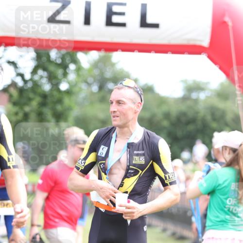 21.06.2026 - 29. Vierlanden-Triathlon Andreas Tolksdorf http://msf.ph/oto/9890133 21.06.2026 12:54:54 Ziel 908, 908 meine-sportfotos.de