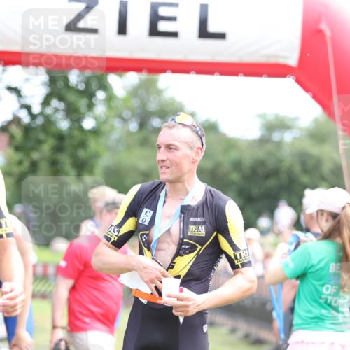 21.06.2026 - 29. Vierlanden-Triathlon Andreas Tolksdorf http://msf.ph/oto/9890134 21.06.2026 12:54:54 Ziel 908, 908 meine-sportfotos.de