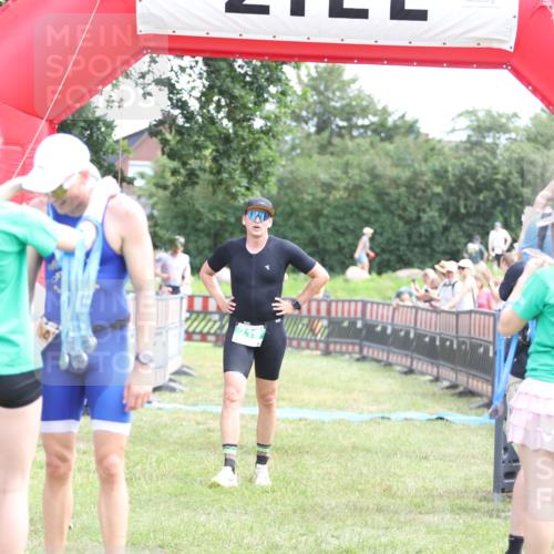21.06.2026 - 29. Vierlanden-Triathlon Andreas Tolksdorf http://msf.ph/oto/9890154 21.06.2026 12:55:16 Ziel 68, 157, 296, 719, 974, 68, 157, 296, 719, 974 meine-sportfotos.de