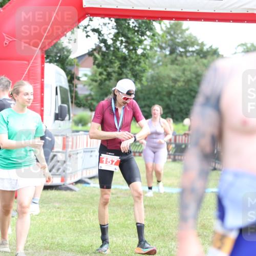 21.06.2026 - 29. Vierlanden-Triathlon Andreas Tolksdorf http://msf.ph/oto/9890163 21.06.2026 12:55:28 Ziel 296, 296 meine-sportfotos.de