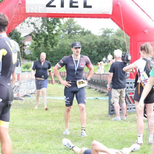 21.06.2026 - 29. Vierlanden-Triathlon Andreas Tolksdorf http://msf.ph/oto/9890190 21.06.2026 12:55:55 Ziel 818, 928, 818, 928 meine-sportfotos.de