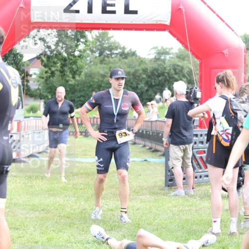 21.06.2026 - 29. Vierlanden-Triathlon Andreas Tolksdorf http://msf.ph/oto/9890192 21.06.2026 12:55:55 Ziel 818, 928, 818, 928 meine-sportfotos.de