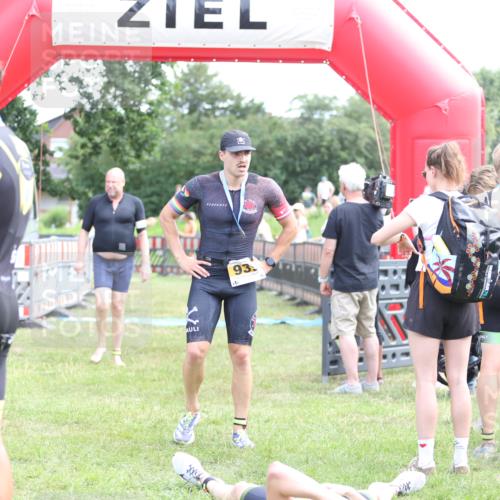 21.06.2026 - 29. Vierlanden-Triathlon Andreas Tolksdorf http://msf.ph/oto/9890196 21.06.2026 12:55:55 Ziel 818, 928, 818, 928 meine-sportfotos.de
