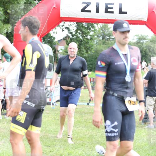 21.06.2026 - 29. Vierlanden-Triathlon Andreas Tolksdorf http://msf.ph/oto/9890198 21.06.2026 12:55:59 Ziel 928, 928 meine-sportfotos.de