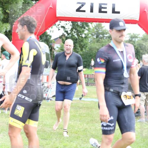 21.06.2026 - 29. Vierlanden-Triathlon Andreas Tolksdorf http://msf.ph/oto/9890199 21.06.2026 12:55:59 Ziel 928, 928 meine-sportfotos.de