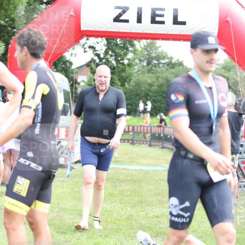 21.06.2026 - 29. Vierlanden-Triathlon Andreas Tolksdorf http://msf.ph/oto/9890202 21.06.2026 12:56:00 Ziel 928, 928 meine-sportfotos.de