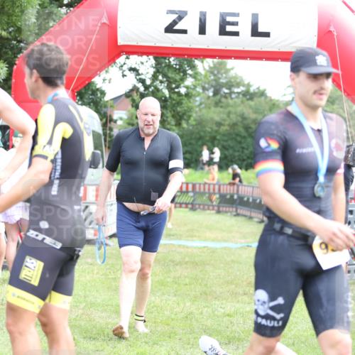 21.06.2026 - 29. Vierlanden-Triathlon Andreas Tolksdorf http://msf.ph/oto/9890203 21.06.2026 12:56:00 Ziel 928, 928 meine-sportfotos.de