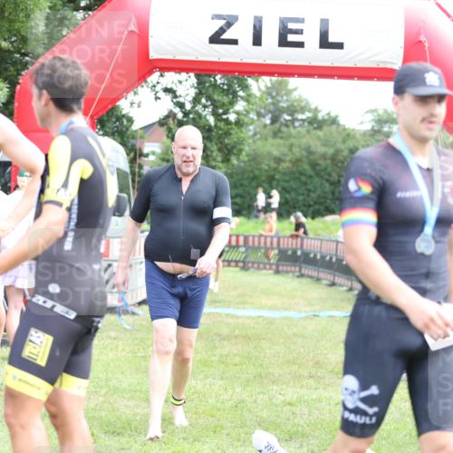 21.06.2026 - 29. Vierlanden-Triathlon Andreas Tolksdorf http://msf.ph/oto/9890204 21.06.2026 12:56:00 Ziel 928, 928 meine-sportfotos.de