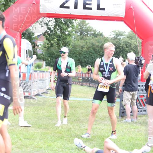 21.06.2026 - 29. Vierlanden-Triathlon Andreas Tolksdorf http://msf.ph/oto/9890205 21.06.2026 12:56:05 Ziel 928, 928 meine-sportfotos.de