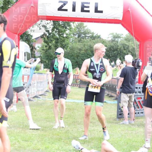 21.06.2026 - 29. Vierlanden-Triathlon Andreas Tolksdorf http://msf.ph/oto/9890209 21.06.2026 12:56:05 Ziel 928, 928 meine-sportfotos.de