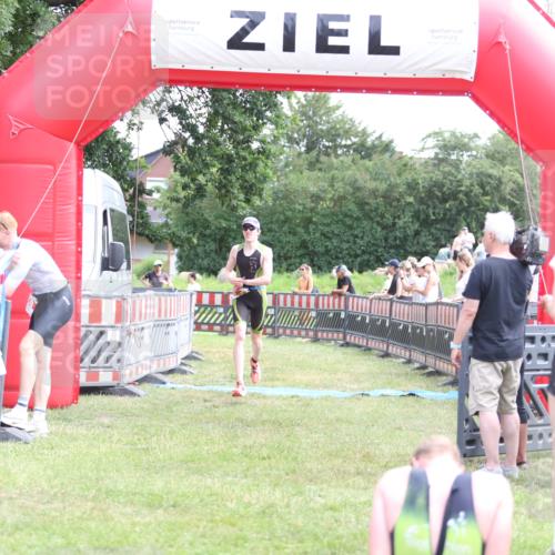 21.06.2026 - 29. Vierlanden-Triathlon Andreas Tolksdorf http://msf.ph/oto/9890214 21.06.2026 12:56:33 Ziel 940, 952, 968, 940, 952, 968 meine-sportfotos.de