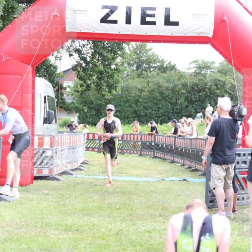21.06.2026 - 29. Vierlanden-Triathlon Andreas Tolksdorf http://msf.ph/oto/9890216 21.06.2026 12:56:33 Ziel 940, 952, 968, 940, 952, 968 meine-sportfotos.de