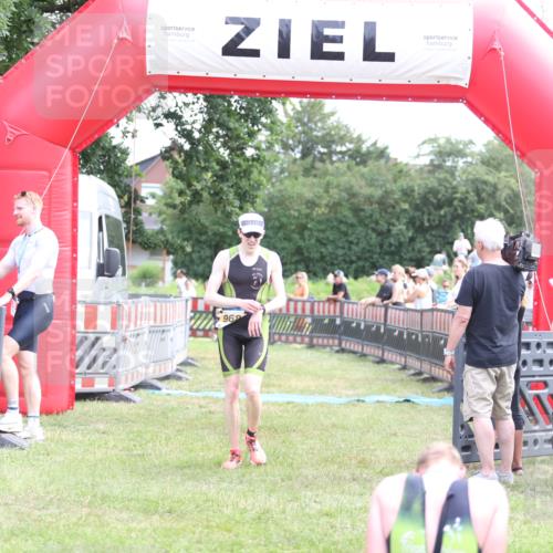 21.06.2026 - 29. Vierlanden-Triathlon Andreas Tolksdorf http://msf.ph/oto/9890218 21.06.2026 12:56:34 Ziel 940, 952, 968, 940, 952, 968 meine-sportfotos.de