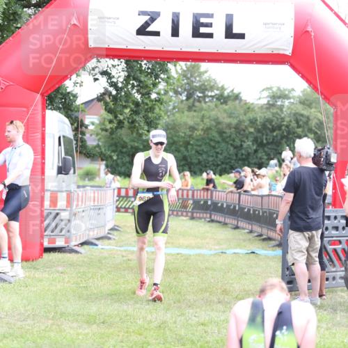 21.06.2026 - 29. Vierlanden-Triathlon Andreas Tolksdorf http://msf.ph/oto/9890221 21.06.2026 12:56:35 Ziel 940, 952, 968, 940, 952, 968 meine-sportfotos.de