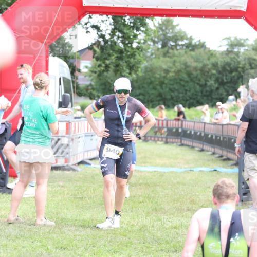 21.06.2026 - 29. Vierlanden-Triathlon Andreas Tolksdorf http://msf.ph/oto/9890226 21.06.2026 12:56:46 Ziel 165, 952, 165, 952 meine-sportfotos.de
